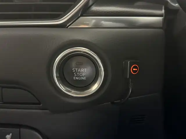 マツダ ＣＸ－５ XD ブラックトーンエディション 三重県 2021(令3)年 5.2万km ポリメタルグレーM 2.2L ディーゼルターボ/FF/MTモード付フロア6AT/【OP】10.25インチ センターディスプレイ（ナビ搭載）/（FM/AM/Bluetooth/USB/CD*/DVD*/SDREC/TV*/AppleCarPlay/AndroidAuto）*…OP/360°ビュー・モニター/ドライブレコーダー 前後/ETC/i-ACTIVSENSE/［運転支援］/・速度標識警報/・ドライバーアテンションアラート/・マツダレーダークルーズコントロール/［リスク警報］/・車間認知支援システム/・車線逸脱警報システム/・ブラインドスポットモニタリング［BSM］/［リスク回避支援］/・レーンキープアシストシステム/［事故回避支援］/・スマートブレーキサポート［SBS］/・パーキングセンサー/装備/・ハーフレザーシート/・シートヒーター（D/N）/・ステアリングヒーター/・パワーテールゲート/・アクティブドライビングディスプレイ/・パワーシート（D10way）/・左右独立オートエアコン/・レインセンサーワイパー/・電子パーキングブレーキ＆オートホールド/・ステアリングスイッチ/・パドルシフト/・プッシュスタート/・ブラックトーンED専用19inAW/・保/取/など