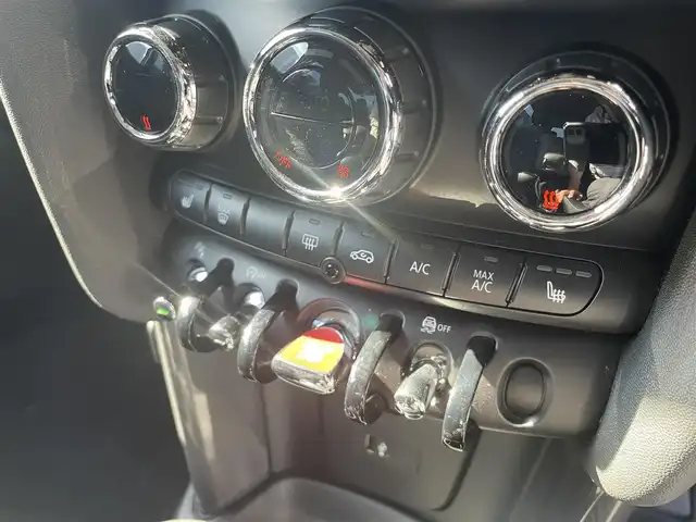 ＭＩＮＩ ミニ クーパー D 高知県 2021(令3)年 4万km ソラリスオレンジ インテリジェントセーフティー/ペッパーパッケージ/純正HDDナビ/Bluetoothオーディオ/バックカメラ/FRドライブレコーダー/オートライト/FRフォグ/シートヒーター/スマートキー/アイドリングストップ/純正15インチアルミ