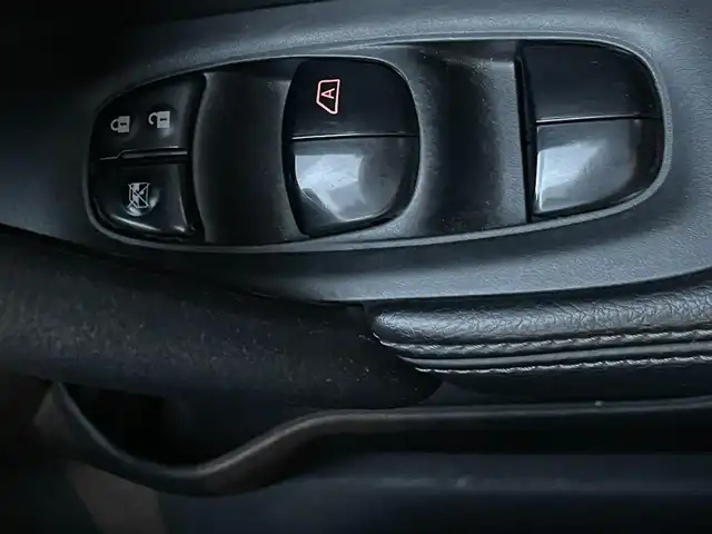 日産 エクストレイル 20X エマージェンシーブレーキ 群馬県 2015(平27)年 11万km ブリリアントホワイトパール (株)IDOMが運営する【じしゃロン伊勢崎店】の自社ローン専用車両になりますこちらは現金またはオートローンご利用時の価格です。自社ローンご希望の方は別途その旨お申付け下さい/＃純正ナビ/＃CD/TV/USB/AUX/＃エマージェンシーブレーキ/＃アラウンドビューモニター/＃オートライト/＃ETC/＃シートヒーター/＃電動格納ミラー/＃フォグランプ/＃ドアバイザー/＃ウィンカーミラー/＃ステアリングスイッチ/＃前後ソナー/＃純正アルミホイール/＃純正フロアマット