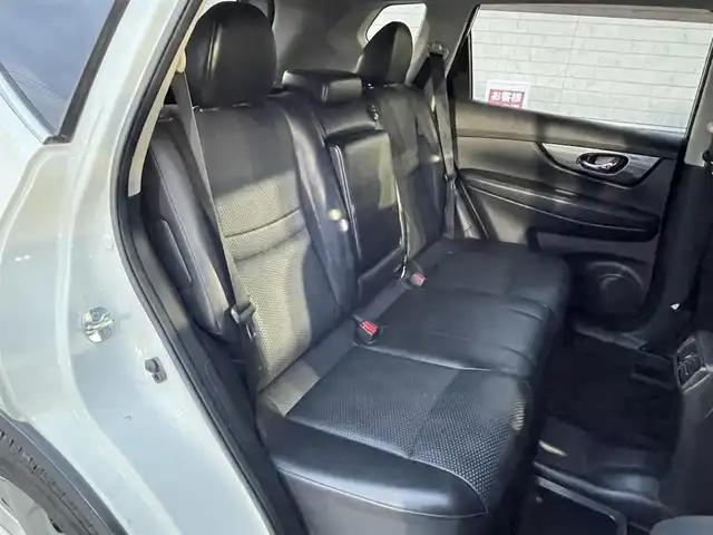 日産 エクストレイル 20X エマージェンシーブレーキ 群馬県 2015(平27)年 11万km ブリリアントホワイトパール (株)IDOMが運営する【じしゃロン伊勢崎店】の自社ローン専用車両になりますこちらは現金またはオートローンご利用時の価格です。自社ローンご希望の方は別途その旨お申付け下さい/＃純正ナビ/＃CD/TV/USB/AUX/＃エマージェンシーブレーキ/＃アラウンドビューモニター/＃オートライト/＃ETC/＃シートヒーター/＃電動格納ミラー/＃フォグランプ/＃ドアバイザー/＃ウィンカーミラー/＃ステアリングスイッチ/＃前後ソナー/＃純正アルミホイール/＃純正フロアマット