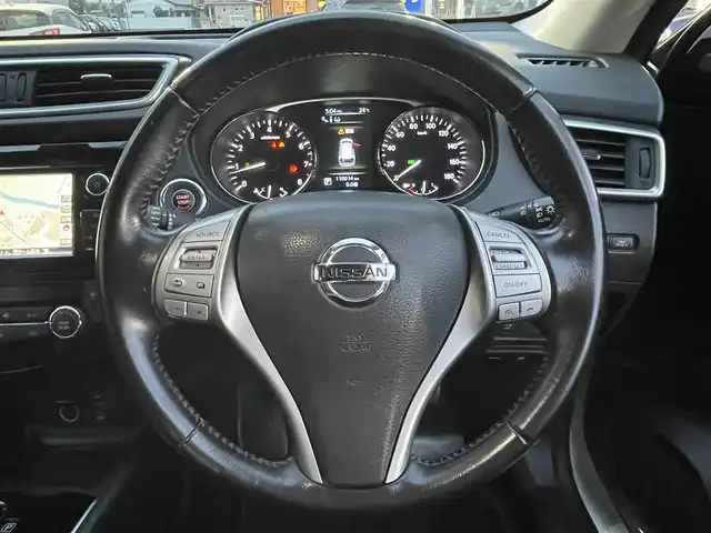 日産 エクストレイル 20X エマージェンシーブレーキ 群馬県 2015(平27)年 11万km ブリリアントホワイトパール (株)IDOMが運営する【じしゃロン伊勢崎店】の自社ローン専用車両になりますこちらは現金またはオートローンご利用時の価格です。自社ローンご希望の方は別途その旨お申付け下さい/＃純正ナビ/＃CD/TV/USB/AUX/＃エマージェンシーブレーキ/＃アラウンドビューモニター/＃オートライト/＃ETC/＃シートヒーター/＃電動格納ミラー/＃フォグランプ/＃ドアバイザー/＃ウィンカーミラー/＃ステアリングスイッチ/＃前後ソナー/＃純正アルミホイール/＃純正フロアマット
