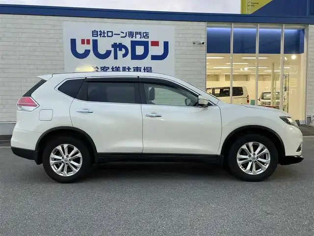 日産 エクストレイル 20X エマージェンシーブレーキ 群馬県 2015(平27)年 11万km ブリリアントホワイトパール (株)IDOMが運営する【じしゃロン伊勢崎店】の自社ローン専用車両になりますこちらは現金またはオートローンご利用時の価格です。自社ローンご希望の方は別途その旨お申付け下さい/＃純正ナビ/＃CD/TV/USB/AUX/＃エマージェンシーブレーキ/＃アラウンドビューモニター/＃オートライト/＃ETC/＃シートヒーター/＃電動格納ミラー/＃フォグランプ/＃ドアバイザー/＃ウィンカーミラー/＃ステアリングスイッチ/＃前後ソナー/＃純正アルミホイール/＃純正フロアマット