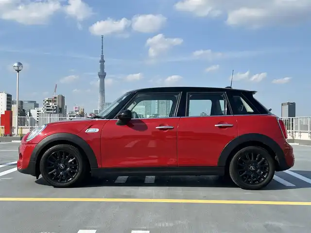 ＭＩＮＩ ミニ クーパー S 東京都 2015(平27)年 3.6万km 赤Ⅱ ディーラー車/純正ナビ（BT）/バックカメラ/純正１６インチアルミ/ETC/アイドリングストップ/キーレス/ABS/Wエアバック/スペアキー１本/保証書/取説