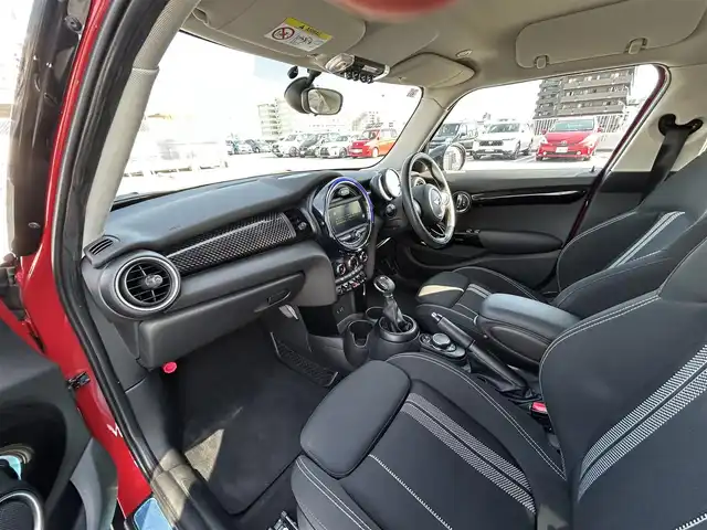 ＭＩＮＩ ミニ クーパー S 東京都 2015(平27)年 3.6万km 赤Ⅱ ディーラー車/純正ナビ（BT）/バックカメラ/純正１６インチアルミ/ETC/アイドリングストップ/キーレス/ABS/Wエアバック/スペアキー１本/保証書/取説