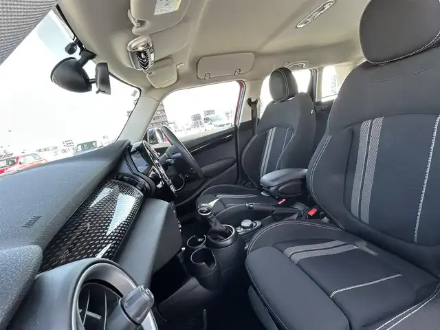 ＭＩＮＩ ミニ クーパー S 東京都 2015(平27)年 3.6万km 赤Ⅱ ディーラー車/純正ナビ（BT）/バックカメラ/純正１６インチアルミ/ETC/アイドリングストップ/キーレス/ABS/Wエアバック/スペアキー１本/保証書/取説