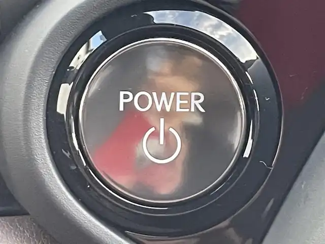 レクサス ＬＢＸ エレガント 埼玉県 2025(令7)年 0.9万km ソニッククォーツ 4WD/ワンオーナー/寒冷地仕様/Lexus Safety System +/・プリクラッシュセーフティ/・レーダークルーズコントロール/ (全車速追従機能付)/・アダプティブハイビームシステム/・レーントレーシングアシスト/・ロードサインアシスト/・プロアクティブドライビングアシスト/・レーンディパーチャーアラート/・ドライバー異常時対応システム/・発進遅れ告知機能/チームメイトアドバンストドライブ/チームアドバンストパーク/純正9.8インチディスプレイオーディオ(コネクティッドナビ対応)/　DTV/BT/Miracast/USB(Type-C)/レザーシート/運転席パワーシート/前席シートヒーター/カラーヘッドアップディスプレイ/ブラインドスポットモニター/パノラミックビューモニター/パーキングサポートブレーキ/ステアリングヒーター/運転席メモリーシート/クリアランスソナー/電動リアゲート/純正ドライブレコーダー前後/ビルトインETC2.0/純正18インチアルミホイール/LEDフォグライト/プッシュスタート/スマートキー/スペアキー×1 カードキー×1/保証書