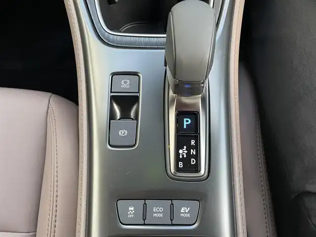 レクサス ＬＢＸ エレガント 埼玉県 2025(令7)年 0.9万km ソニッククォーツ 4WD/ワンオーナー/寒冷地仕様/Lexus Safety System +/・プリクラッシュセーフティ/・レーダークルーズコントロール/ (全車速追従機能付)/・アダプティブハイビームシステム/・レーントレーシングアシスト/・ロードサインアシスト/・プロアクティブドライビングアシスト/・レーンディパーチャーアラート/・ドライバー異常時対応システム/・発進遅れ告知機能/チームメイトアドバンストドライブ/チームアドバンストパーク/純正9.8インチディスプレイオーディオ(コネクティッドナビ対応)/　DTV/BT/Miracast/USB(Type-C)/レザーシート/運転席パワーシート/前席シートヒーター/カラーヘッドアップディスプレイ/ブラインドスポットモニター/パノラミックビューモニター/パーキングサポートブレーキ/ステアリングヒーター/運転席メモリーシート/クリアランスソナー/電動リアゲート/純正ドライブレコーダー前後/ビルトインETC2.0/純正18インチアルミホイール/LEDフォグライト/プッシュスタート/スマートキー/スペアキー×1 カードキー×1/保証書