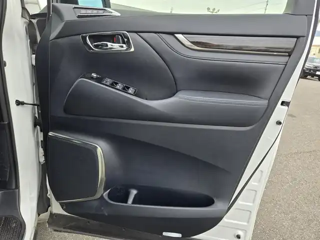 トヨタ ヴェルファイア ハイブリット ZR 鹿児島県 2016(平28)年 8.2万km ホワイトパールクリスタルシャイン モデリスタエアロ/後席フリップダウンモニター　/ビルトインＥＴＣ　/両側パワースライドドア　/レーダークルーズコントロール　/パワーバックドア　/純正ＳＤナビ（ＮＳＺＮ－Ｚ６６Ｔ）　/Ｂｌｕｅｔｏｏｔｈオーディオ　/フルセグテレビ/D+N席パワーシート/オットマン/バックカメラ/純正アルミホイール(17インチ)/前後コーナーセンサー/横滑り防止装置/エアバッグ(W+サイド)/カーテンエアバッグ/プッシュスタート/スマートキー