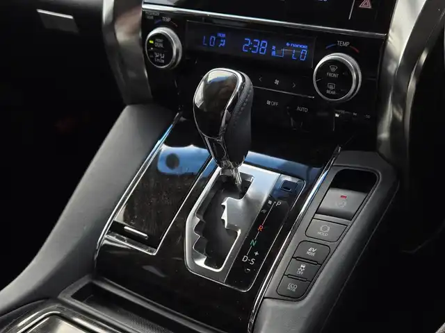 トヨタ ヴェルファイア ハイブリット ZR 鹿児島県 2016(平28)年 8.2万km ホワイトパールクリスタルシャイン モデリスタエアロ/後席フリップダウンモニター　/ビルトインＥＴＣ　/両側パワースライドドア　/レーダークルーズコントロール　/パワーバックドア　/純正ＳＤナビ（ＮＳＺＮ－Ｚ６６Ｔ）　/Ｂｌｕｅｔｏｏｔｈオーディオ　/フルセグテレビ/D+N席パワーシート/オットマン/バックカメラ/純正アルミホイール(17インチ)/前後コーナーセンサー/横滑り防止装置/エアバッグ(W+サイド)/カーテンエアバッグ/プッシュスタート/スマートキー