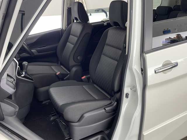 日産 セレナ ハイウェイスター V 宮崎県 2022(令4)年 4.3万km クリスタルホワイトパール プロパイロット/エマ―ジェンシーブレーキ/LDW(車線逸脱警報）/LDP（車線逸脱防止支援）/BSW(後側方車両検知警報）/BSI(後側衝突防止支援）/速度標識表示/道路標識表示/オートマチックハイビーム/クリアランスソナー/インテリジェントルームミラー/純正7インチSDナビ/フルセグTV/アラウンドビューモニター/両側パワースライドドア/ハンズフリーオートスライドドア/LEDヘッドライト/ビルトインETC/純正16インチAW/純正ドライブレコーダー（DJ4-D)/アイドリングストップ/スマートキー×2/保証書/取扱説明書