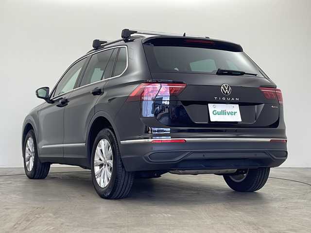 フォルクスワーゲン ＶＷ ティグアン TSI 4モーション アクティブアドバンス 秋田県 2023(令5)年 2.1万km ディープブラックパールエフェクト ４ＷＤ/ワンオーナー/純正ナビ/　(フルセグTV/Bluetooth/USB)/全方位カメラ/電動リアゲート/アダプティブクルーズコントロール/パドルシフト/ステアリングヒーター/前席シートヒーター/純正フロアマット/オートライト/パーキングアシスト/スマートキー/スペアキー/前後ドライブレコーダー/ＥＴＣ2.0/ＬＥＤヘッドライト