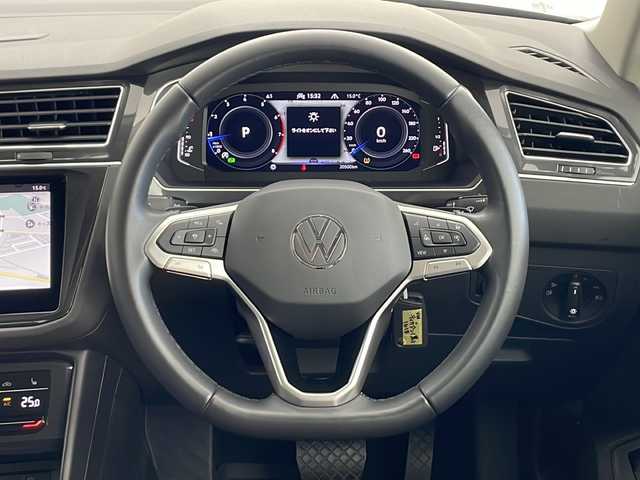 フォルクスワーゲン ＶＷ ティグアン TSI 4モーション アクティブアドバンス 秋田県 2023(令5)年 2.1万km ディープブラックパールエフェクト ４ＷＤ/ワンオーナー/純正ナビ/　(フルセグTV/Bluetooth/USB)/全方位カメラ/電動リアゲート/アダプティブクルーズコントロール/パドルシフト/ステアリングヒーター/前席シートヒーター/純正フロアマット/オートライト/パーキングアシスト/スマートキー/スペアキー/前後ドライブレコーダー/ＥＴＣ2.0/ＬＥＤヘッドライト