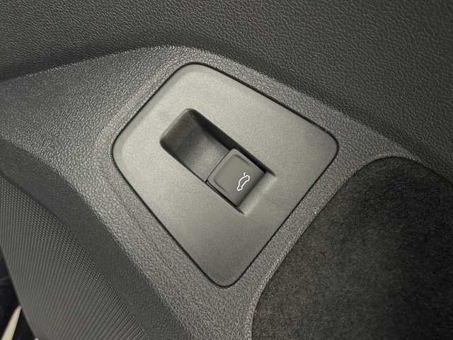 フォルクスワーゲン ＶＷ ティグアン TSI 4モーション アクティブアドバンス 秋田県 2023(令5)年 2.1万km ディープブラックパールエフェクト ４ＷＤ/ワンオーナー/純正ナビ/　(フルセグTV/Bluetooth/USB)/全方位カメラ/電動リアゲート/アダプティブクルーズコントロール/パドルシフト/ステアリングヒーター/前席シートヒーター/純正フロアマット/オートライト/パーキングアシスト/スマートキー/スペアキー/前後ドライブレコーダー/ＥＴＣ2.0/ＬＥＤヘッドライト