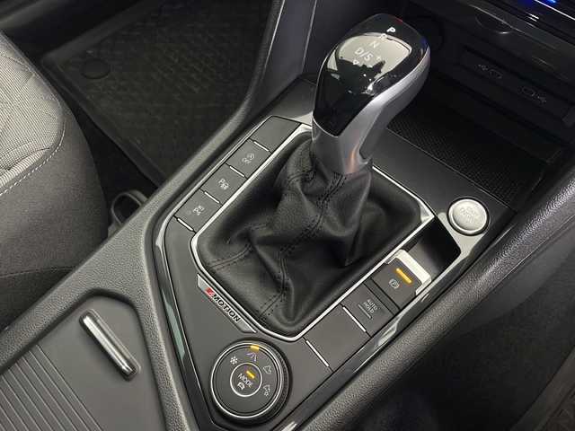 フォルクスワーゲン ＶＷ ティグアン TSI 4モーション アクティブアドバンス 秋田県 2023(令5)年 2.1万km ディープブラックパールエフェクト ４ＷＤ/ワンオーナー/純正ナビ/　(フルセグTV/Bluetooth/USB)/全方位カメラ/電動リアゲート/アダプティブクルーズコントロール/パドルシフト/ステアリングヒーター/前席シートヒーター/純正フロアマット/オートライト/パーキングアシスト/スマートキー/スペアキー/前後ドライブレコーダー/ＥＴＣ2.0/ＬＥＤヘッドライト