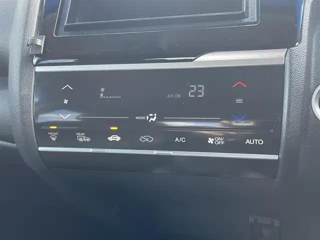 ホンダ フィット 13G Lパッケージ 青森県 2013(平25)年 5.4万km クリスタルブラックパール ４WD/社外オーディオ（CD/AM/FM）/スマートキー/横滑り防止/アイドリングストップ/衝突被害軽減システム/純正フロアマット/アクセサリーソケット