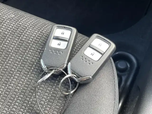 ホンダ フィット 13G Lパッケージ 青森県 2013(平25)年 5.4万km クリスタルブラックパール ４WD/社外オーディオ（CD/AM/FM）/スマートキー/横滑り防止/アイドリングストップ/衝突被害軽減システム/純正フロアマット/アクセサリーソケット