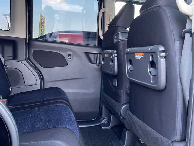 日産 ルークス ハイウェイスター X 香川県 2020(令2)年 4.3万km ブラック 社外9V型サイバーナビ/→フルセグ/CD/DVD/Bluetooth/USB/インテリジェントルームミラー/（インテリジェントアラウンドビューモニター）/JBLスピーカー/片側パワースライドドア/インテリジェントエマージェンシーブレーキ/インテリジェントLI（車線逸脱防止支援システム）/インテリジェントLDW（車線逸脱警報）/インテリジェントBSI（後側方衝突防止支援システム）/ハイビームアシスト/LEDオートライト/LEDフォグランプ/後席パーソナルテーブル/リヤシーリングファン/ステアリングリモコン/純正14インチアルミ/純正フロアマット/アイドリングストップ/プッシュスタート/スマートキー