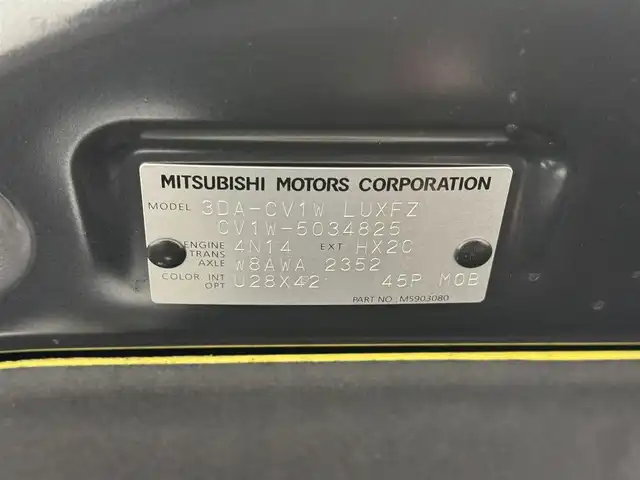三菱 デリカＤ：５ シャモニー 三重県 2025(令7)年 0.1千km グラファイトグレーメタリック/ブラックマイカ 2.2L ディーゼルターボ/パートタイム4WD/MTモード付インパネ8AT/マルチアラウンドモニター/両側オートスライドドア/e-Assist/・衝突被害軽減ブレーキシステム［FCM］/・車線逸脱警報システム［LDW］/・レーダークルーズコントロールシステム［ACC］/・オートマチックハイビーム［AHB］/・誤発進抑制機能（前進時）/・後側方車両検知警報システム（レーンチェンジアシスト機能付）［BSW/LCA］/・後退時交差車両検知警報システム［RCTA］/など/装備/・ハーフレザーシート/・シートヒーター（D/N）/・パワーシート（D6way）/・エレクトリックテールゲート（電動バックドア）/・左右独立オートエアコン/・AC100V電源コンセント（100W）/・オートライト/・LED ヘッドランプ＋フロントフォグランプ/・パドルシフト/・オートワイパー/・自動防眩ルームミラー（カメラモニター内蔵）/・シャモニー専用 純正18inAW（ブラック塗装）/・プッシュスタート/・CHAMONIX専用OPボディカラー『グラファイトグレーメタリック/ブラックマイカ［U27X42］［H2X］』/・保/取/・スマートキーx2/など
