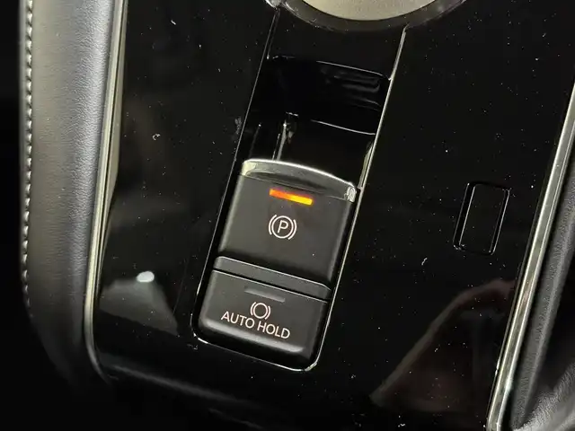 三菱 デリカＤ：５ シャモニー 三重県 2025(令7)年 0.1千km グラファイトグレーメタリック/ブラックマイカ 2.2L ディーゼルターボ/パートタイム4WD/MTモード付インパネ8AT/マルチアラウンドモニター/両側オートスライドドア/e-Assist/・衝突被害軽減ブレーキシステム［FCM］/・車線逸脱警報システム［LDW］/・レーダークルーズコントロールシステム［ACC］/・オートマチックハイビーム［AHB］/・誤発進抑制機能（前進時）/・後側方車両検知警報システム（レーンチェンジアシスト機能付）［BSW/LCA］/・後退時交差車両検知警報システム［RCTA］/など/装備/・ハーフレザーシート/・シートヒーター（D/N）/・パワーシート（D6way）/・エレクトリックテールゲート（電動バックドア）/・左右独立オートエアコン/・AC100V電源コンセント（100W）/・オートライト/・LED ヘッドランプ＋フロントフォグランプ/・パドルシフト/・オートワイパー/・自動防眩ルームミラー（カメラモニター内蔵）/・シャモニー専用 純正18inAW（ブラック塗装）/・プッシュスタート/・CHAMONIX専用OPボディカラー『グラファイトグレーメタリック/ブラックマイカ［U27X42］［H2X］』/・保/取/・スマートキーx2/など