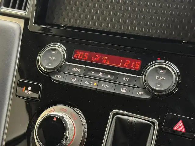 三菱 デリカＤ：５ シャモニー 三重県 2025(令7)年 0.1千km グラファイトグレーメタリック/ブラックマイカ 2.2L ディーゼルターボ/パートタイム4WD/MTモード付インパネ8AT/マルチアラウンドモニター/両側オートスライドドア/e-Assist/・衝突被害軽減ブレーキシステム［FCM］/・車線逸脱警報システム［LDW］/・レーダークルーズコントロールシステム［ACC］/・オートマチックハイビーム［AHB］/・誤発進抑制機能（前進時）/・後側方車両検知警報システム（レーンチェンジアシスト機能付）［BSW/LCA］/・後退時交差車両検知警報システム［RCTA］/など/装備/・ハーフレザーシート/・シートヒーター（D/N）/・パワーシート（D6way）/・エレクトリックテールゲート（電動バックドア）/・左右独立オートエアコン/・AC100V電源コンセント（100W）/・オートライト/・LED ヘッドランプ＋フロントフォグランプ/・パドルシフト/・オートワイパー/・自動防眩ルームミラー（カメラモニター内蔵）/・シャモニー専用 純正18inAW（ブラック塗装）/・プッシュスタート/・CHAMONIX専用OPボディカラー『グラファイトグレーメタリック/ブラックマイカ［U27X42］［H2X］』/・保/取/・スマートキーx2/など