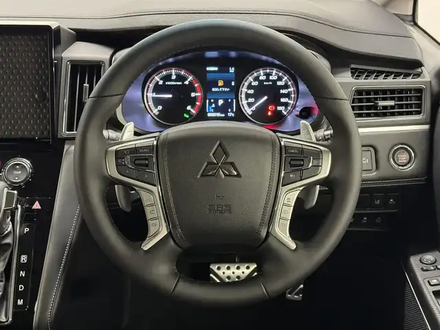 三菱 デリカＤ：５ シャモニー 三重県 2025(令7)年 0.1千km グラファイトグレーメタリック/ブラックマイカ 2.2L ディーゼルターボ/パートタイム4WD/MTモード付インパネ8AT/マルチアラウンドモニター/両側オートスライドドア/e-Assist/・衝突被害軽減ブレーキシステム［FCM］/・車線逸脱警報システム［LDW］/・レーダークルーズコントロールシステム［ACC］/・オートマチックハイビーム［AHB］/・誤発進抑制機能（前進時）/・後側方車両検知警報システム（レーンチェンジアシスト機能付）［BSW/LCA］/・後退時交差車両検知警報システム［RCTA］/など/装備/・ハーフレザーシート/・シートヒーター（D/N）/・パワーシート（D6way）/・エレクトリックテールゲート（電動バックドア）/・左右独立オートエアコン/・AC100V電源コンセント（100W）/・オートライト/・LED ヘッドランプ＋フロントフォグランプ/・パドルシフト/・オートワイパー/・自動防眩ルームミラー（カメラモニター内蔵）/・シャモニー専用 純正18inAW（ブラック塗装）/・プッシュスタート/・CHAMONIX専用OPボディカラー『グラファイトグレーメタリック/ブラックマイカ［U27X42］［H2X］』/・保/取/・スマートキーx2/など