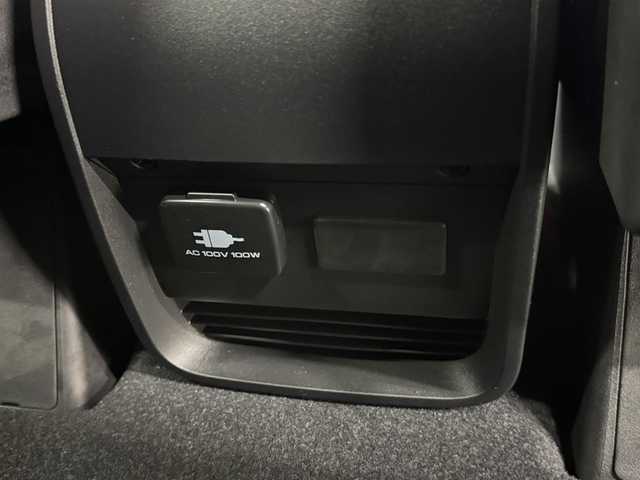 三菱 デリカＤ：５ シャモニー 三重県 2025(令7)年 0.1千km グラファイトグレーメタリック/ブラックマイカ 2.2L ディーゼルターボ/パートタイム4WD/MTモード付インパネ8AT/マルチアラウンドモニター/両側オートスライドドア/e-Assist/・衝突被害軽減ブレーキシステム［FCM］/・車線逸脱警報システム［LDW］/・レーダークルーズコントロールシステム［ACC］/・オートマチックハイビーム［AHB］/・誤発進抑制機能（前進時）/・後側方車両検知警報システム（レーンチェンジアシスト機能付）［BSW/LCA］/・後退時交差車両検知警報システム［RCTA］/など/装備/・ハーフレザーシート/・シートヒーター（D/N）/・パワーシート（D6way）/・エレクトリックテールゲート（電動バックドア）/・左右独立オートエアコン/・AC100V電源コンセント（100W）/・オートライト/・LED ヘッドランプ＋フロントフォグランプ/・パドルシフト/・オートワイパー/・自動防眩ルームミラー（カメラモニター内蔵）/・シャモニー専用 純正18inAW（ブラック塗装）/・プッシュスタート/・CHAMONIX専用OPボディカラー『グラファイトグレーメタリック/ブラックマイカ［U27X42］［H2X］』/・保/取/・スマートキーx2/など