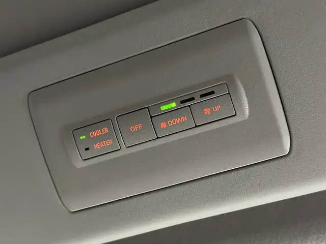 三菱 デリカＤ：５ シャモニー 三重県 2025(令7)年 0.1千km グラファイトグレーメタリック/ブラックマイカ 2.2L ディーゼルターボ/パートタイム4WD/MTモード付インパネ8AT/マルチアラウンドモニター/両側オートスライドドア/e-Assist/・衝突被害軽減ブレーキシステム［FCM］/・車線逸脱警報システム［LDW］/・レーダークルーズコントロールシステム［ACC］/・オートマチックハイビーム［AHB］/・誤発進抑制機能（前進時）/・後側方車両検知警報システム（レーンチェンジアシスト機能付）［BSW/LCA］/・後退時交差車両検知警報システム［RCTA］/など/装備/・ハーフレザーシート/・シートヒーター（D/N）/・パワーシート（D6way）/・エレクトリックテールゲート（電動バックドア）/・左右独立オートエアコン/・AC100V電源コンセント（100W）/・オートライト/・LED ヘッドランプ＋フロントフォグランプ/・パドルシフト/・オートワイパー/・自動防眩ルームミラー（カメラモニター内蔵）/・シャモニー専用 純正18inAW（ブラック塗装）/・プッシュスタート/・CHAMONIX専用OPボディカラー『グラファイトグレーメタリック/ブラックマイカ［U27X42］［H2X］』/・保/取/・スマートキーx2/など