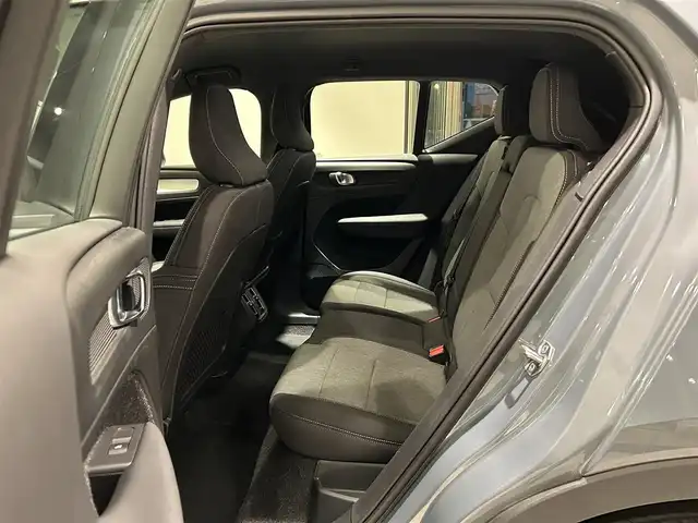 ボルボ ＸＣ４０ B4 モメンタム 愛知県 2020(令2)年 4.3万km ライトブルーⅡ クライメートＰＫＧ　/シートヒーター　/ハンドルヒーター　/インテリジェントセーフティ　/純正ナビ　/Ｂｌｕｅｔｏｏｔｈ　/フルセグＴＶ　/ＡｐｐｌｅＣａｒＰｌａｙ　/ＡｎｄｒｏｉｄＡｕｔｏ　/ＡＣＣ　/ＬＫＡ　/ＢＳＭ/パワーバックドア/プッシュスタート/アイドリングストップ/ETC