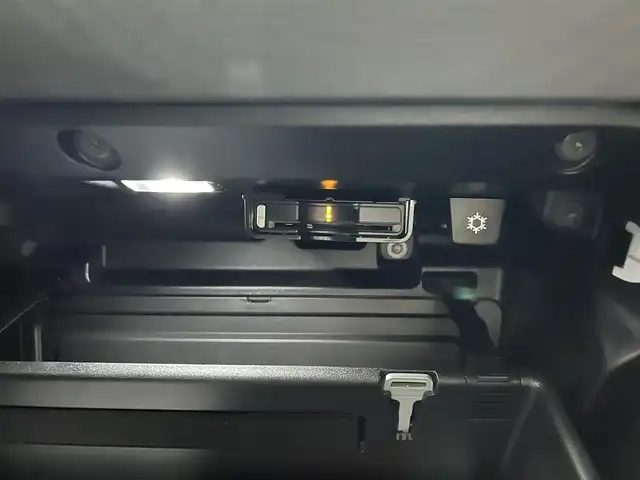 ボルボ ＸＣ４０ B4 モメンタム 愛知県 2020(令2)年 4.3万km ライトブルーⅡ クライメートＰＫＧ　/シートヒーター　/ハンドルヒーター　/インテリジェントセーフティ　/純正ナビ　/Ｂｌｕｅｔｏｏｔｈ　/フルセグＴＶ　/ＡｐｐｌｅＣａｒＰｌａｙ　/ＡｎｄｒｏｉｄＡｕｔｏ　/ＡＣＣ　/ＬＫＡ　/ＢＳＭ/パワーバックドア/プッシュスタート/アイドリングストップ/ETC