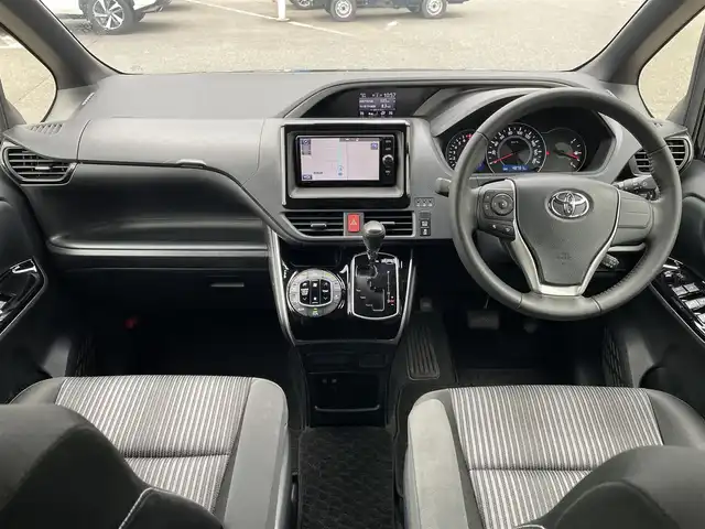 トヨタ ヴォクシー ZS 煌 青森県 2017(平29)年 4.9万km ブラック 4WD/ワンオーナー/純正メモリーナビ/フルセグTV/CD/DVD/BT/後席用フリップダウンモニター/両側パワースライドドア/トヨタセーフティセンス/プリクラッシュセーフティ/レーンキープアシスト/オートマチックハイビーム/ETC/クルーズコントロール/LEDオートライト