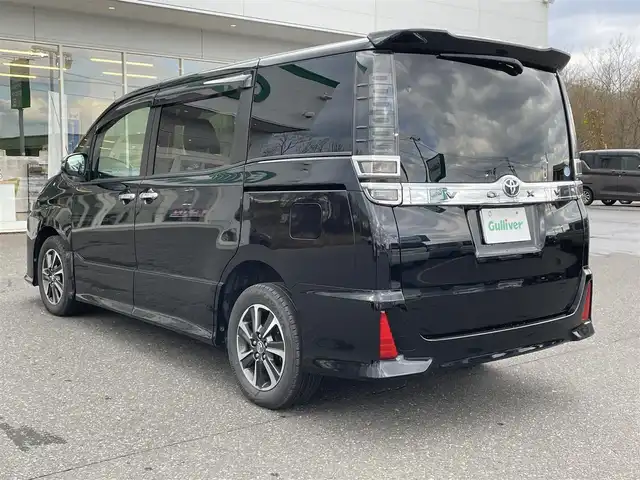 トヨタ ヴォクシー ZS 煌 青森県 2017(平29)年 4.9万km ブラック 4WD/ワンオーナー/純正メモリーナビ/フルセグTV/CD/DVD/BT/後席用フリップダウンモニター/両側パワースライドドア/トヨタセーフティセンス/プリクラッシュセーフティ/レーンキープアシスト/オートマチックハイビーム/ETC/クルーズコントロール/LEDオートライト