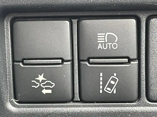 トヨタ ヴォクシー ZS 煌 青森県 2017(平29)年 4.9万km ブラック 4WD/ワンオーナー/純正メモリーナビ/フルセグTV/CD/DVD/BT/後席用フリップダウンモニター/両側パワースライドドア/トヨタセーフティセンス/プリクラッシュセーフティ/レーンキープアシスト/オートマチックハイビーム/ETC/クルーズコントロール/LEDオートライト