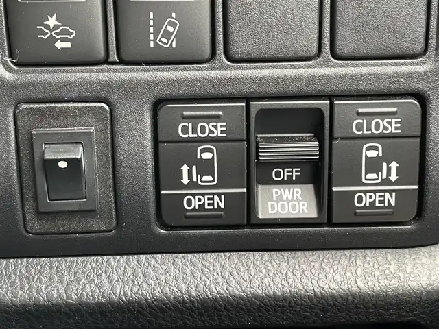 トヨタ ヴォクシー ZS 煌 青森県 2017(平29)年 4.9万km ブラック 4WD/ワンオーナー/純正メモリーナビ/フルセグTV/CD/DVD/BT/後席用フリップダウンモニター/両側パワースライドドア/トヨタセーフティセンス/プリクラッシュセーフティ/レーンキープアシスト/オートマチックハイビーム/ETC/クルーズコントロール/LEDオートライト