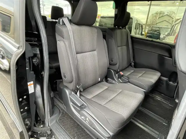 トヨタ ヴォクシー ZS 煌 青森県 2017(平29)年 4.9万km ブラック 4WD/ワンオーナー/純正メモリーナビ/フルセグTV/CD/DVD/BT/後席用フリップダウンモニター/両側パワースライドドア/トヨタセーフティセンス/プリクラッシュセーフティ/レーンキープアシスト/オートマチックハイビーム/ETC/クルーズコントロール/LEDオートライト