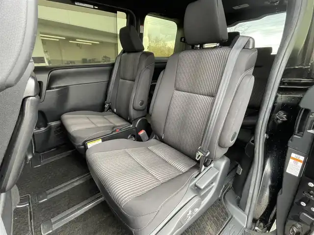 トヨタ ヴォクシー ZS 煌 青森県 2017(平29)年 4.9万km ブラック 4WD/ワンオーナー/純正メモリーナビ/フルセグTV/CD/DVD/BT/後席用フリップダウンモニター/両側パワースライドドア/トヨタセーフティセンス/プリクラッシュセーフティ/レーンキープアシスト/オートマチックハイビーム/ETC/クルーズコントロール/LEDオートライト