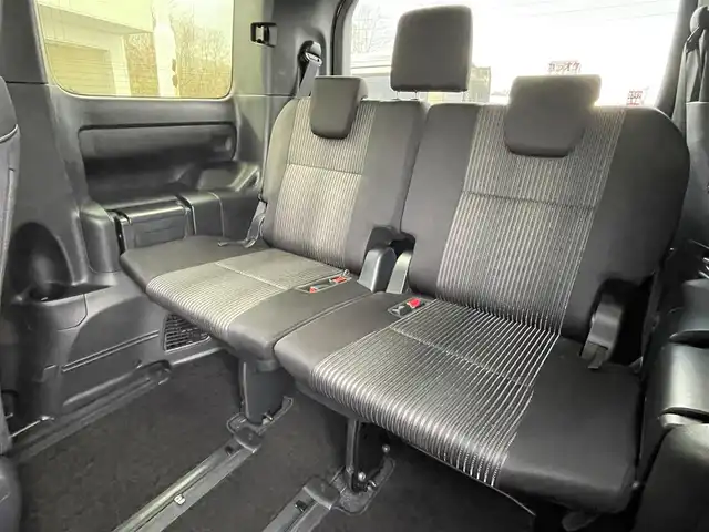 トヨタ ヴォクシー ZS 煌 青森県 2017(平29)年 4.9万km ブラック 4WD/ワンオーナー/純正メモリーナビ/フルセグTV/CD/DVD/BT/後席用フリップダウンモニター/両側パワースライドドア/トヨタセーフティセンス/プリクラッシュセーフティ/レーンキープアシスト/オートマチックハイビーム/ETC/クルーズコントロール/LEDオートライト