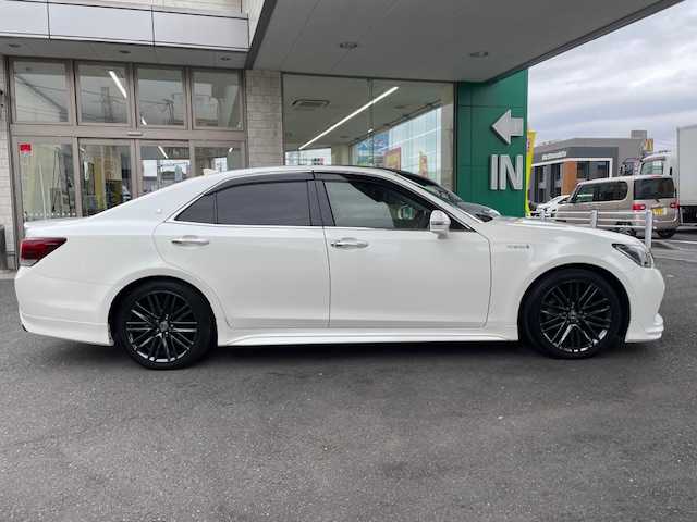 トヨタ クラウン ハイブリッド アスリートSJ-フロンティアLTD 福岡県 2018(平30)年 7.7万km ホワイトパールクリスタルシャイン サンルーフ/モデリスタエアロ/モデリスタマフラー/トヨタセーフティーセンス/・プリクラッシュセーフティ/・レーダークルーズコントロール/・レーントレーシングアシスト/・オートマチックハイビーム/・レーンディパーチャーアラート/純正メモリナビ/DTV/　CD/DVD/BT/BD/AUX/SD/USB/ハーフレザーシート/前席パワーシート/前席シートヒーター/バックカメラ/クリアランスソナー/純正ドライブレコーダー/プッシュスタート/ドアバイザー/スペアタイヤ/純正ビルトイン2.0ETC/ユピテルレーダー探知機/【SCX-R203】