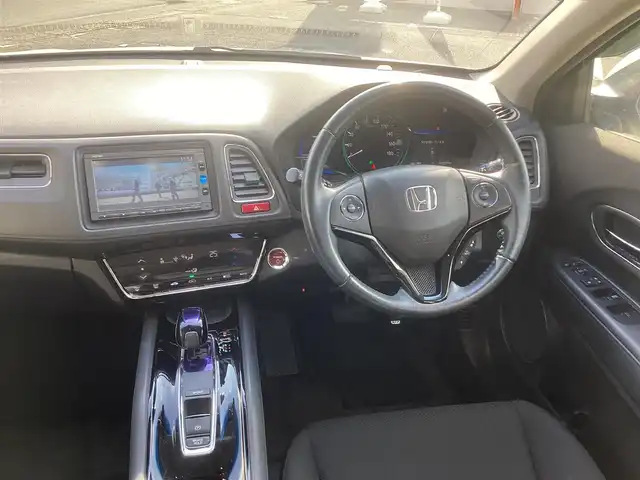 ホンダ ヴェゼル ハイブリッド X 千葉県 2015(平27)年 11.1万km ホワイトオーキッドパール ワンオーナー 車/純正ナビゲーション/Bluetooth/CD/TV/バックカメラ/スマートキー×2/LEDヘッドライト/横滑り防止装置/取り扱い説明書有り/ドライブレコーダー/ETC