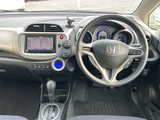 ホンダ フィット ハイブリット スマート セレクション 兵庫県 2011(平23)年 8.4万km プレミアムホワイトパール 社外ナビ（ワンセグ/FM/AM//Bluetooth）/スマートキー/クルーズコントロール/ＥＴＣ/ＵＳＢ/純正フロアマット/ステアリングリモコン/オートライト/ドアバイザー