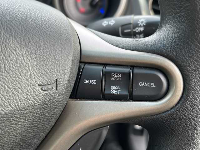 ホンダ フィット ハイブリット スマート セレクション 兵庫県 2011(平23)年 8.4万km プレミアムホワイトパール 社外ナビ（ワンセグ/FM/AM//Bluetooth）/スマートキー/クルーズコントロール/ＥＴＣ/ＵＳＢ/純正フロアマット/ステアリングリモコン/オートライト/ドアバイザー