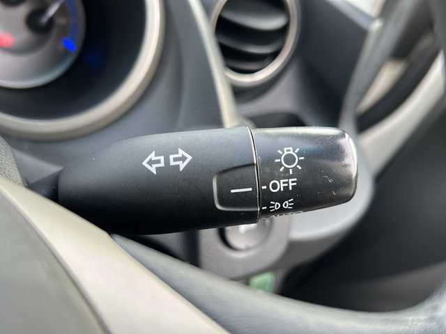 ホンダ フィット ハイブリット スマート セレクション 兵庫県 2011(平23)年 8.4万km プレミアムホワイトパール 社外ナビ（ワンセグ/FM/AM//Bluetooth）/スマートキー/クルーズコントロール/ＥＴＣ/ＵＳＢ/純正フロアマット/ステアリングリモコン/オートライト/ドアバイザー