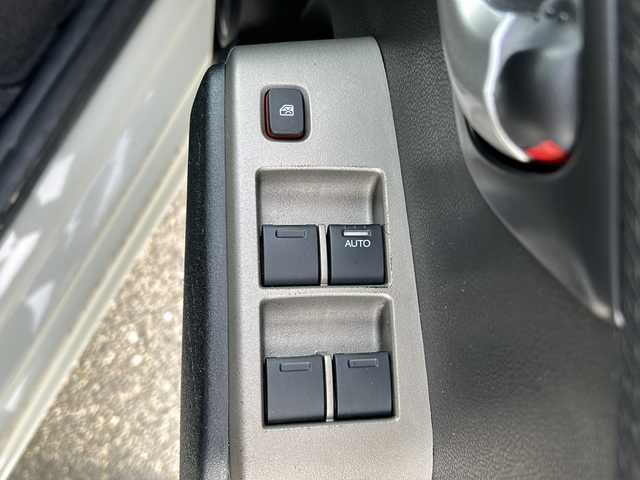 ホンダ フィット ハイブリット スマート セレクション 兵庫県 2011(平23)年 8.4万km プレミアムホワイトパール 社外ナビ（ワンセグ/FM/AM//Bluetooth）/スマートキー/クルーズコントロール/ＥＴＣ/ＵＳＢ/純正フロアマット/ステアリングリモコン/オートライト/ドアバイザー