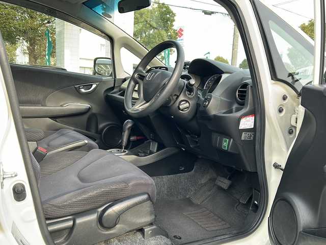 ホンダ フィット ハイブリット スマート セレクション 兵庫県 2011(平23)年 8.4万km プレミアムホワイトパール 社外ナビ（ワンセグ/FM/AM//Bluetooth）/スマートキー/クルーズコントロール/ＥＴＣ/ＵＳＢ/純正フロアマット/ステアリングリモコン/オートライト/ドアバイザー