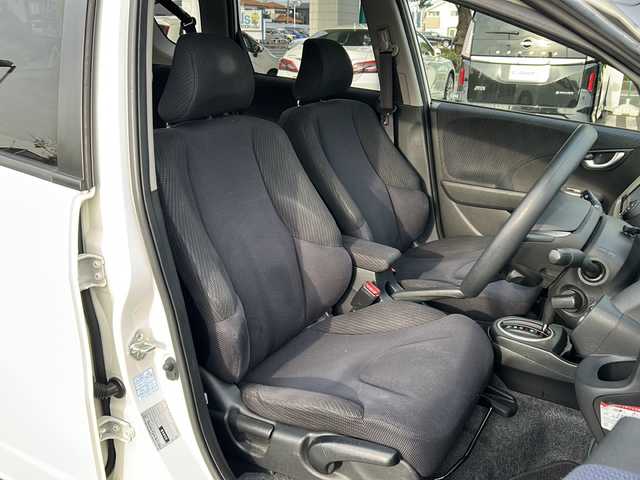 ホンダ フィット ハイブリット スマート セレクション 兵庫県 2011(平23)年 8.4万km プレミアムホワイトパール 社外ナビ（ワンセグ/FM/AM//Bluetooth）/スマートキー/クルーズコントロール/ＥＴＣ/ＵＳＢ/純正フロアマット/ステアリングリモコン/オートライト/ドアバイザー