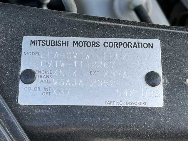 三菱 デリカＤ：５ D－Power package 大阪府 2017(平29)年 8.9万km ダイヤモンドブラックマイカ フリップダウンモニター（カロッツェリア）　社外１６ＡＷ　クルーズコントロール　シートヒーター　両側パワースライドドア　デジタルインナーミラー　バックカメラ　ＥＴＣ　ストラーダナビ　フルセグＴＶ　社外ナビ　ＣＤ　ＤＶＤ　Ｂｌｕｅｔｏｏｔｈ　純正オーディオ　社外フロアマット　HIDヘッドライト　パワーバックドア