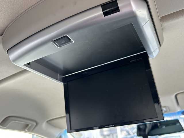 三菱 デリカＤ：５ D－Power package 大阪府 2017(平29)年 8.9万km ダイヤモンドブラックマイカ フリップダウンモニター（カロッツェリア）　社外１６ＡＷ　クルーズコントロール　シートヒーター　両側パワースライドドア　デジタルインナーミラー　バックカメラ　ＥＴＣ　ストラーダナビ　フルセグＴＶ　社外ナビ　ＣＤ　ＤＶＤ　Ｂｌｕｅｔｏｏｔｈ　純正オーディオ　社外フロアマット　HIDヘッドライト　パワーバックドア