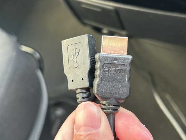 三菱 デリカＤ：５ D－Power package 大阪府 2017(平29)年 8.9万km ダイヤモンドブラックマイカ フリップダウンモニター（カロッツェリア）　社外１６ＡＷ　クルーズコントロール　シートヒーター　両側パワースライドドア　デジタルインナーミラー　バックカメラ　ＥＴＣ　ストラーダナビ　フルセグＴＶ　社外ナビ　ＣＤ　ＤＶＤ　Ｂｌｕｅｔｏｏｔｈ　純正オーディオ　社外フロアマット　HIDヘッドライト　パワーバックドア