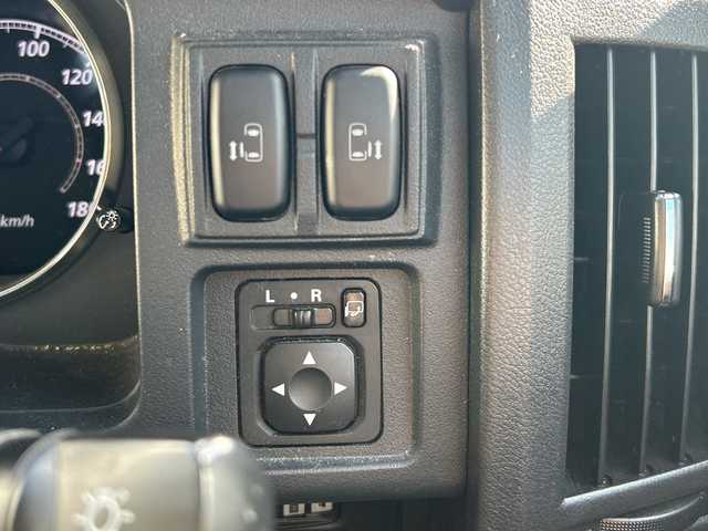 三菱 デリカＤ：５ D－Power package 大阪府 2017(平29)年 8.9万km ダイヤモンドブラックマイカ フリップダウンモニター（カロッツェリア）　社外１６ＡＷ　クルーズコントロール　シートヒーター　両側パワースライドドア　デジタルインナーミラー　バックカメラ　ＥＴＣ　ストラーダナビ　フルセグＴＶ　社外ナビ　ＣＤ　ＤＶＤ　Ｂｌｕｅｔｏｏｔｈ　純正オーディオ　社外フロアマット　HIDヘッドライト　パワーバックドア