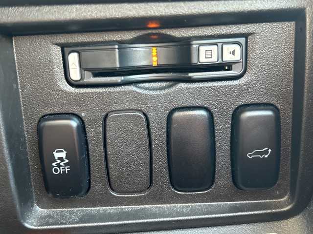 三菱 デリカＤ：５ D－Power package 大阪府 2017(平29)年 8.9万km ダイヤモンドブラックマイカ フリップダウンモニター（カロッツェリア）　社外１６ＡＷ　クルーズコントロール　シートヒーター　両側パワースライドドア　デジタルインナーミラー　バックカメラ　ＥＴＣ　ストラーダナビ　フルセグＴＶ　社外ナビ　ＣＤ　ＤＶＤ　Ｂｌｕｅｔｏｏｔｈ　純正オーディオ　社外フロアマット　HIDヘッドライト　パワーバックドア