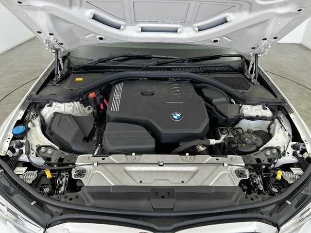 ＢＭＷ ３２０ｉ Mスポーツ 三重県 2020(令2)年 7万km 白 /禁煙車//BMWライブ・コックピット：//12.3インチ マルチ・ディスプレイ・メーター・パネル//10.25インチ ワイド・コントロール・ディスプレイ//HDDナビゲーション・システム//Mスポーツ専用マルチファンクション/　Mスポーツ・レザー・ステアリング・ホイール（パドルシフト付）//Mスポーツ専用スポーツ・シート（運転席&助手席）//アルカンタラ／センサテック・コンビネーション・シート/＜カラー：ブラック（ブルー・ステッチ付）＞//パーキング・アシスト：//PDC//パーキング・アシスト（並列・縦列）//リヤ・ビュー・カメラ（予想進路表示機能付）//ワイヤレス充電//レーダークルーズコントロール//インテリジェントセーフティ//衝突軽減ブレーキ//レーンキープアシスト//ブラインドスポットモニター//オートハイビーム//純正前後ドライブレコーダー